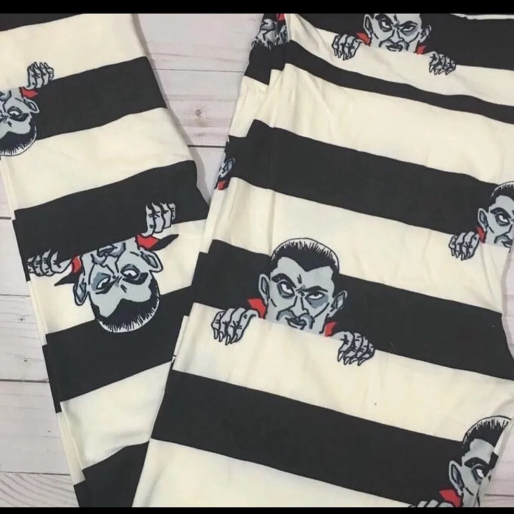 Lularoe Dracula TC2 leggings NEW